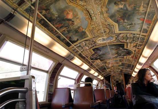 Необыкновенной красоты поезд Париж-Версаль