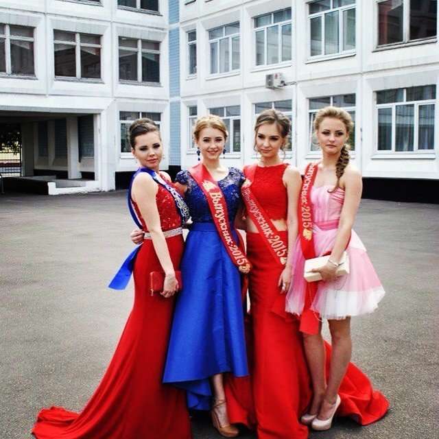 20 прекрасных выпускных платьев 2015 года