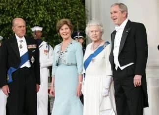 Дрес-код: що вдягати, якщо в запрошенні значиться «cocktail», «black tie», «white tie»