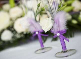 Самостійне прикраса келихів для молодят