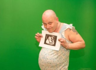 Тюменец на спір відчує всі радості і незручності вагітності.