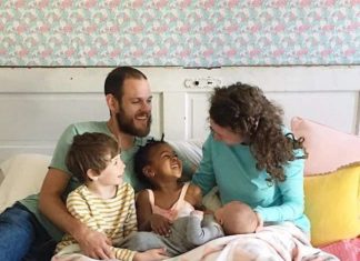 Діти і вихованці Ліндсі Бонні.