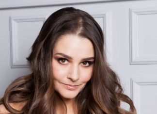 Глафіра Тарханова поскаржилася на сильний недосип через гастролі.