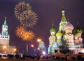 На Червону площу Москви в новорічну ніч будуть пускати тільки за запрошеннями.