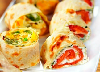 Роли з шинкою і рибою.