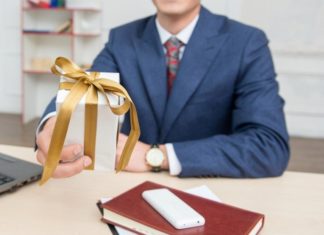 Міфи про подарунки до 23 лютого і 8 березня зруйновані.