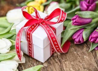 Що подарувати на 8 березня колегам.