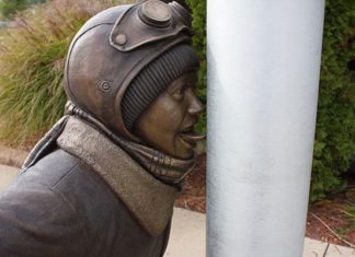 У США зявився незвичайний памятник дитині.