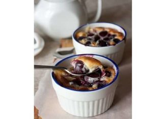 Клафуті з вишнею.