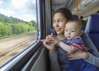 9 надійних способів куди сховати гроші в поїзді.
