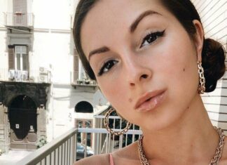 Нюша похвалилася фігурою в купальнику.