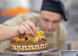 Стартувало голосування за вибором фірмового торта «Москва».