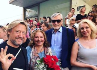 Так само гарні: Олександр Михайлов і Дмитро Харатьян прилетіли в Іспанію на кінофестиваль.