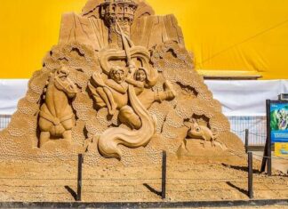 У парку «Коломенське» зявилася Рапунцель з піску.