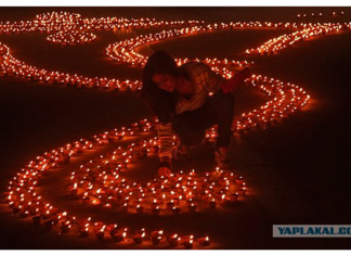 Фестиваль вогнів Дівалі в Індії.