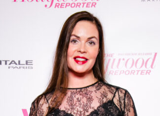 Хочеться лаятися матом! вікіпедія накинула вік молодящейся ведучої першого каналу