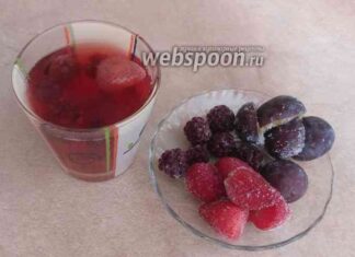 Компот із сливи, полуниці та ожини
