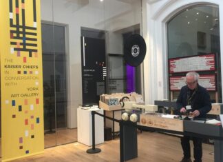 Когда Рок-н-ролл Встречается с Искусством: Kaiser Chiefs в Йоркской Художественной Галерее