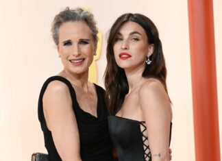 Бабушка-феерия: Рейни Куэлли объявляет о беременности с пизанским шармом