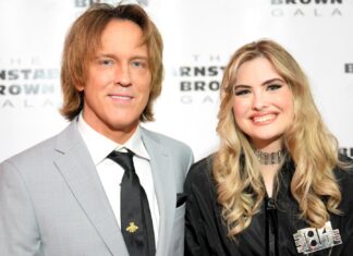 Дух Хэллоуина и Неугасимая Любовь: Дэниелинн Биркхед Отмечает Праздник со Своим Отцом в Атмосфере “Ужасающего”