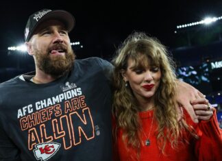 Тайны Романтики: Келси Подбрасывает Намеки о Неприсутствии Свифт на Дню Рождения