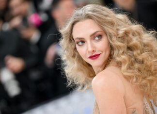 Idyллия на Ковдру: Аманда Сейфрид и Маленькие Помощники Фермы