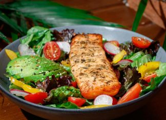 Освіжаючий бриз смаку: літній салат “Нісуаз Цезар” від Рі Драммонд