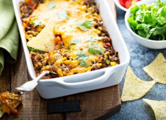 7-Шарова запіканка Pioneer Woman-це ситний варіант вашої улюбленої закуски і, по суті, є великою мискою для буріто