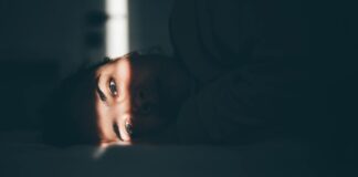 Справжня причина, коли ви не спите добре, не має нічого спільного з вашим ліжком чи сном.