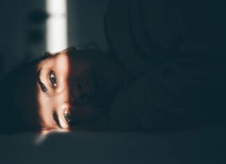 Справжня причина, коли ви не спите добре, не має нічого спільного з вашим ліжком чи сном.