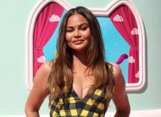 Годинник дитячого чату Кріссі Тейген з кактусом розтопить ваше серце