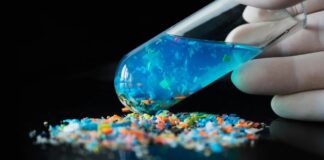 Mikroplasty nalezené hluboko v lidských kostech: Vznikající hrozba pro zdraví kostry