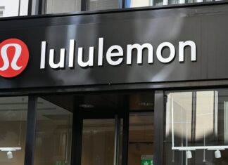 Lululemon припиняє випуск «прозорих» легінсів після скарг клієнтів