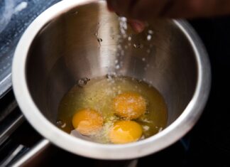 Соління яєць заздалегідь не зіпсує їх: науковий тест