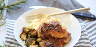 Hähnchenschenkel in der Pfanne mit Apfelwein-Pfannensauce: Ein Favorit unter der Woche