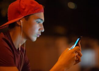 Маркетинг зброї дітям: Звіт вимагає від компаній соціальних мереж прозорості