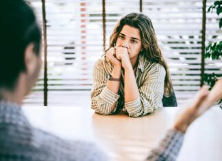 Як боротися з нарцисичними стосунками: уникаючи поширених помилок