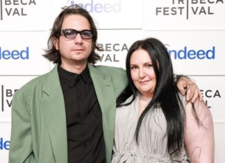 Поза світлом софітів: Історія Олени Данем і Луїса Фелбера