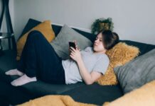 Хлопчики стикаються з зростаючою кризою зв’язку – і батьки можуть допомогти