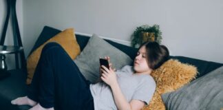 Chlapci čelí rostoucí komunikační krizi – a rodiče mohou pomoci