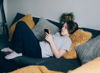 Хлопчики стикаються з зростаючою кризою зв’язку – і батьки можуть допомогти