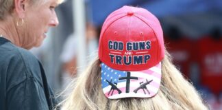 Тревожный рост поддержки христианского национализма среди женщин