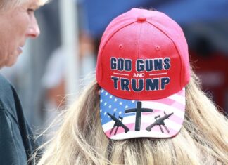 Тривожне зростання підтримки християнського націоналізму серед жінок