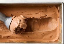 Satu-satunya Es Krim Coklat Yang Tidak Rasanya Vanila Dengan Pewarna Makanan