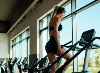 Перестаньте «згорблюватися» на тренажері StairMaster