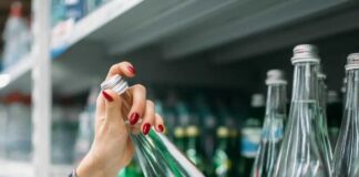 Proč je perlivá minerální voda vaší tajnou zbraní proti akné