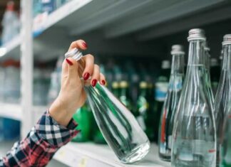 Чому газована мінеральна вода – ваша секретна зброя проти акне